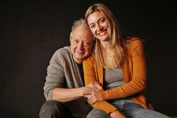 Daughter Of Famous Parents Zoe Perry Is Hiding Her Age A Bio That daughter-of-famous-parents-zoe-perry-is-hiding-her-age-a-bio-that